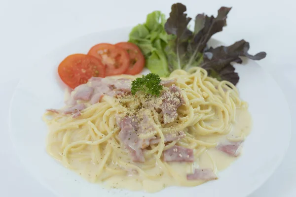 Pastasaus Met Spek Witte Achtergrond — Stockfoto