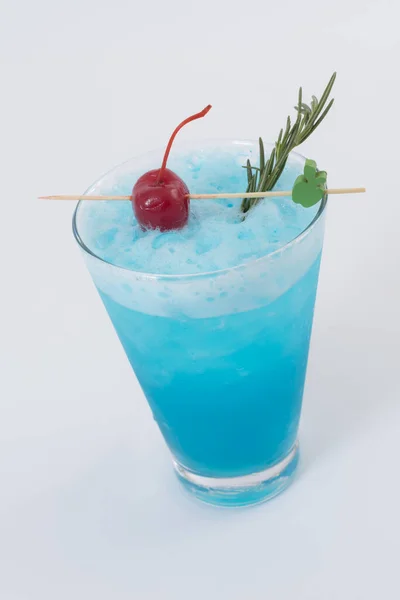Blue Soda Blue Hawaiian Koktejl Bílém Pozadí — Stock fotografie