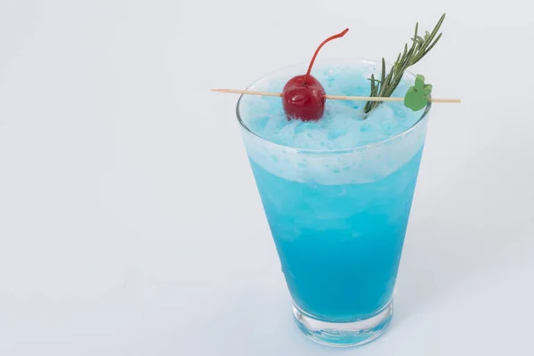 Blue Soda Blue Hawaiian Koktajl Białym Tle — Zdjęcie stockowe