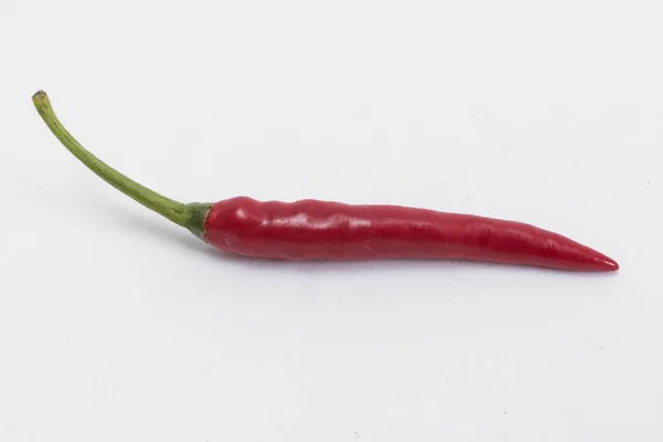 Close Bovenaanzicht Rode Chili Peper Witte Achtergrond Rauw Voedselingrediënt Concept — Stockfoto