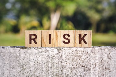 Tahta Blokta Risk Sözcüğü