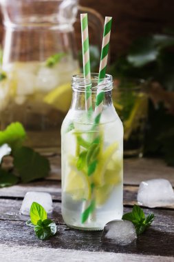 Taze ev yapımı limonata