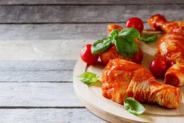 Traditionelle Hühnerkeulen in Sauce — Stockfoto