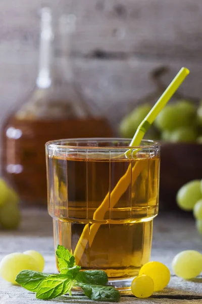 Letni sok winogronowy — Zdjęcie stockowe