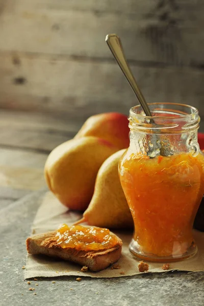 Mermelada de pera y tostadas fritas — Foto de Stock