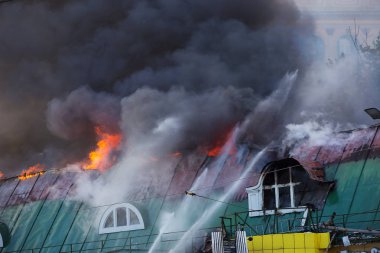 Moskova Taganskaya kare üzerinde alışveriş merkezinde yangın