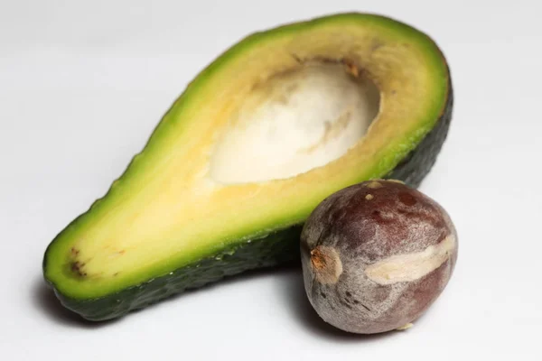 Avocado Mit Der Grube — Stockfoto