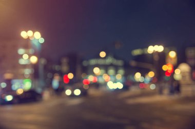Yılbaşı arka planı fener ışıkları ve çelenklerle bokeh ve bulanık efektli, soyut kış fotoğrafı