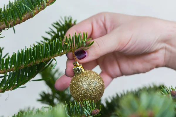 Preparación Para Nuevo Año Decoración Del Árbol Navidad Con Juguetes —  Fotos de Stock