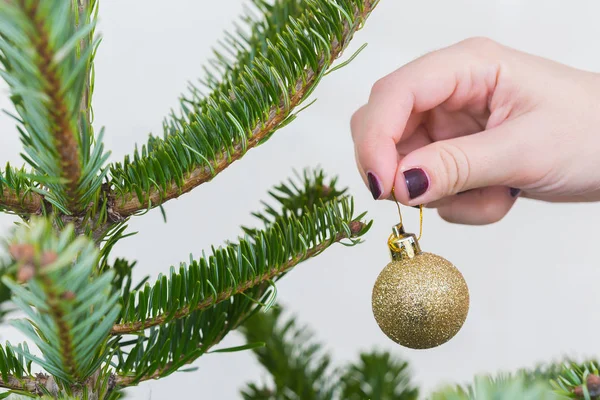 Προετοιμασία Για Νέο Έτος Διακόσμηση Του Χριστουγεννιάτικου Δέντρου Παιχνίδια Και — Φωτογραφία Αρχείου