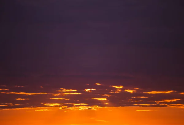 Malerischer Sonnenaufgang Mit Orangen Und Blauen Farben Mit Kopierraum — Stockfoto