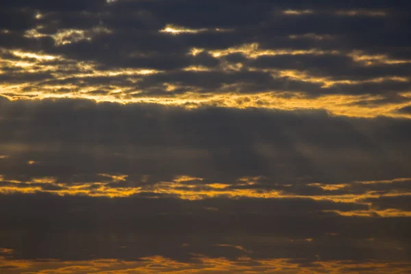 Răsărit Pitoresc Raze Prin Nori — Fotografie, imagine de stoc