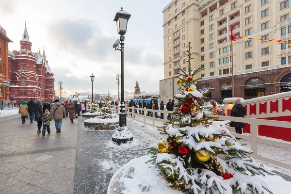 Москва Россия Января 2019 Года Заснеженная Манежная Площадь Москве Жители — стоковое фото