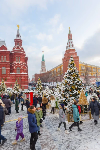 Москва Россия Января 2019 Года Заснеженная Манежная Площадь Москве Жители — стоковое фото