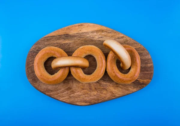 Fried Russian Bagels Blue Wooden Background Form Open Chain Concept — Stock Photo, Image