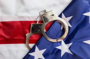 Amerikan bayrağında kelepçe, ABD 'de suç tespit ve suç oranı kavramı