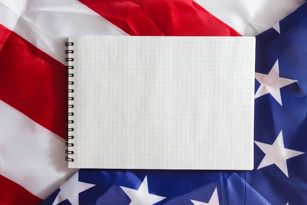 Papier Notizbuch Auf Der Amerikanischen Flagge Neujahr Und Weihnachten Den — Stockfoto