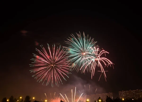 Focuri Artificii Peste Râu — Fotografie, imagine de stoc