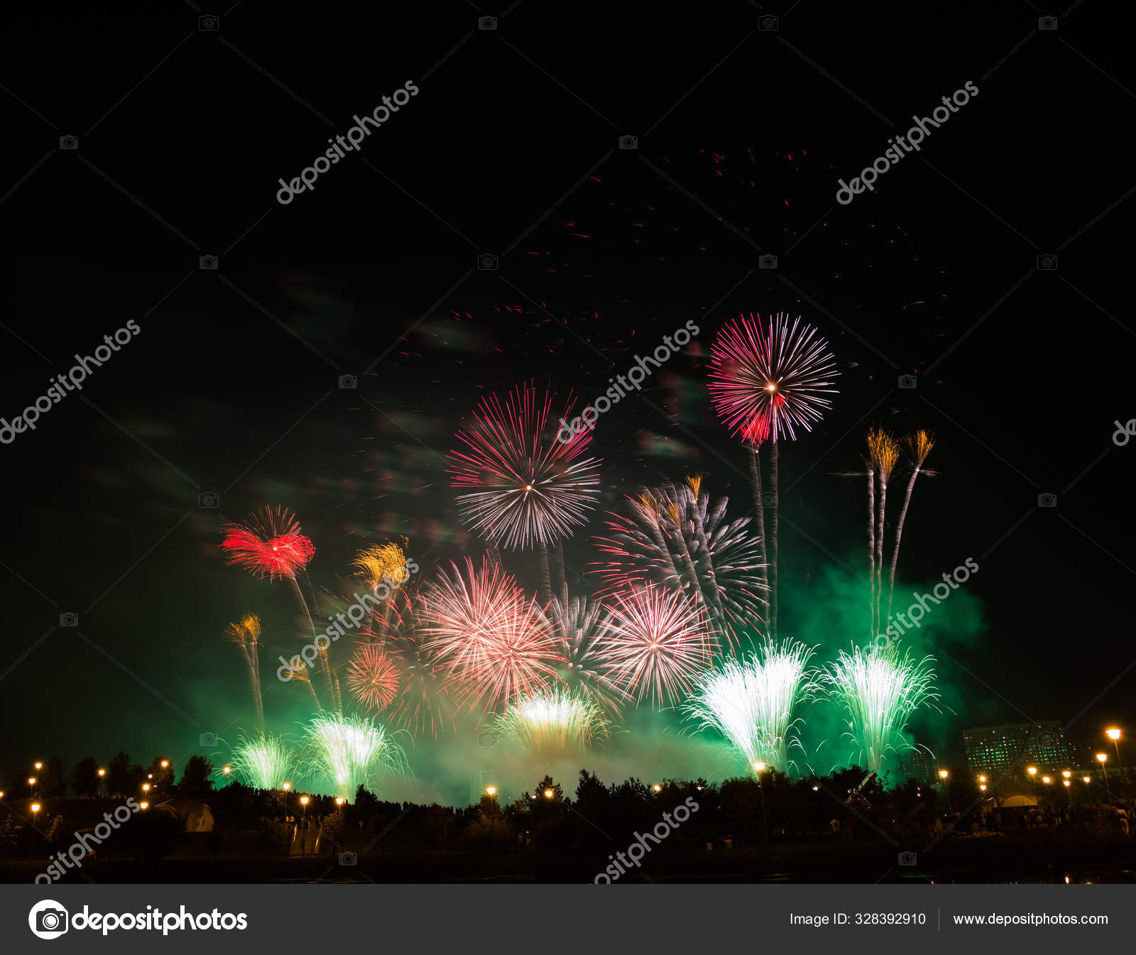 Fireworks River — Free Stock Photo © kapustin_igor 328392910