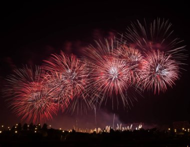 Nehrin üzerinde havai fişekler.