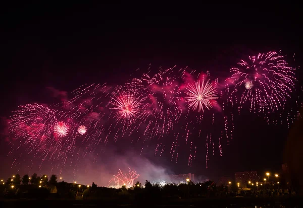 Focuri Artificii Peste Râu — Fotografie, imagine de stoc