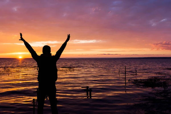 Silhouette Man Back His Hands Sunset Dawn Man Rejoices Nature — ストック写真