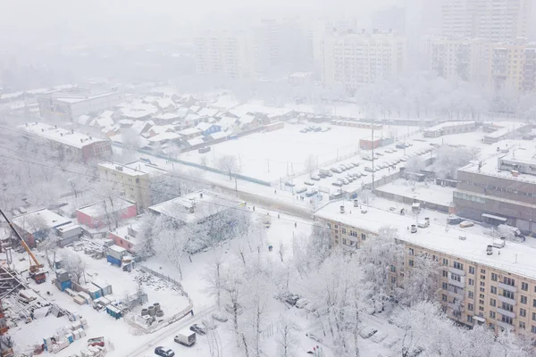 Вид Сверху Жилые Дома Город Время Снегопада Белые Крыши Домов — стоковое фото