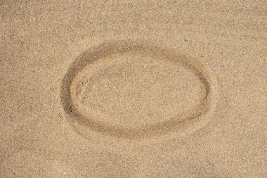 Thesimple round frame on the sea sand