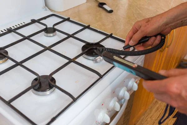 Gas Safety Specialist Checks Gas Stove Apartment Residential Building Leaks — Stok fotoğraf