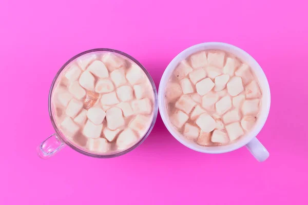 Dos Cacao Caliente Una Taza Vidrio Con Malvavisco Sobre Fondo —  Fotos de Stock