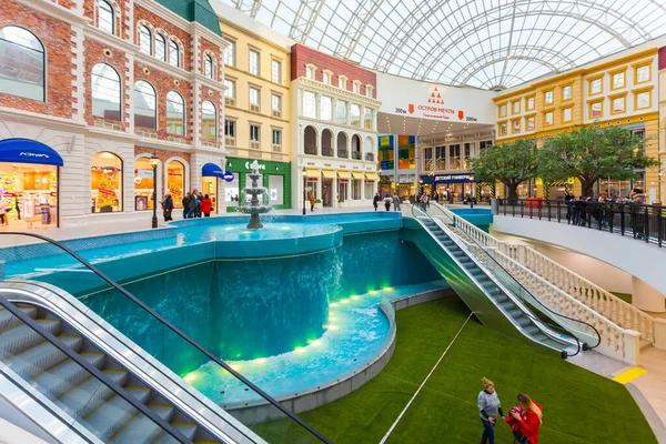 Moscow Russia March 2020 Tourists Residents Walk Shopping Center Dream — Stock Photo, Image