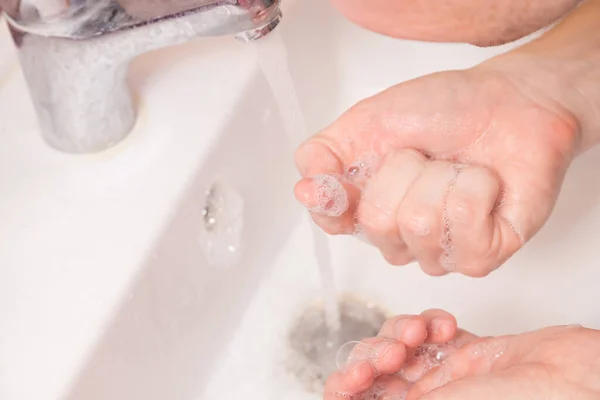参观公众地方后 使用肥皂及冲洗 用肥皂洗净双手及鼻涕 预防和保护人类免受角膜炎 流感及细菌侵害 — 图库照片
