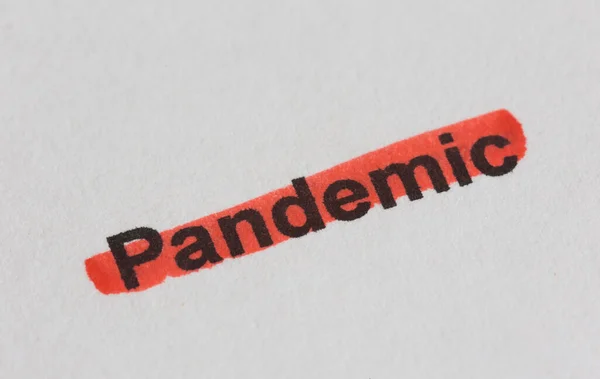 Красный Вычеркнул Пандемию Надписей Бумаге Макрорежиме — стоковое фото