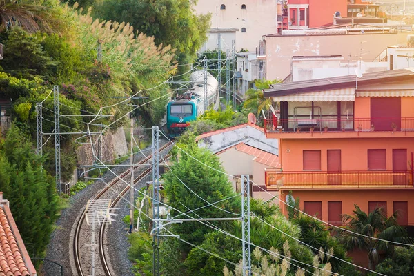 Giardini Naxos Sicily Italy Σεπτεμβριου 2019 Σιδηροδρομικές Διαδρομές Στην Πόλη — Φωτογραφία Αρχείου