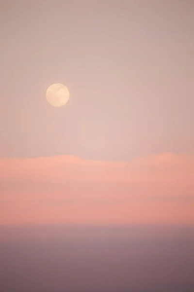 Superluna Sullo Sfondo Del Cielo Del Tramonto Nuvole Morbide Colori — Foto Stock