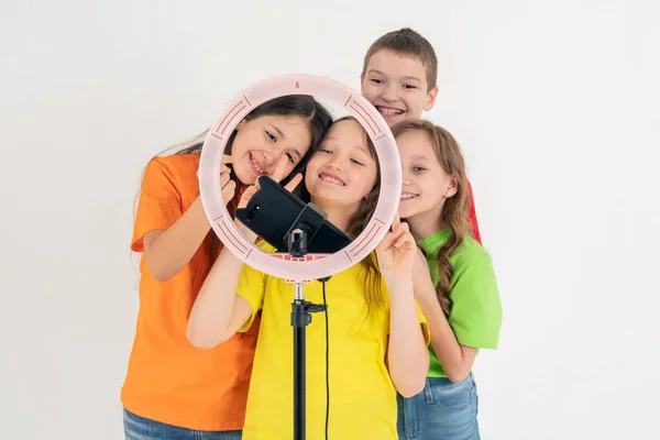Three Teen Girls Boy Smiling Shoots Video Selfies Phone Mounted — Stock Photo, Image