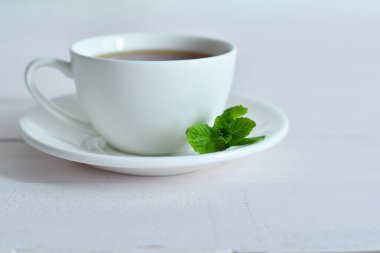 Nane şekerli küçük bir fincan çay. Sağlıklı bir hayat. Şekersiz. Seçici odaklanma. Boşluğu kopyala