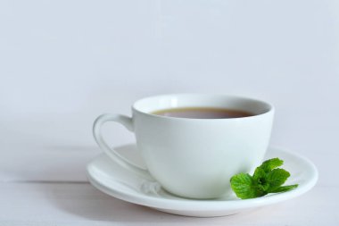 Nane şekerli küçük bir fincan çay. Sağlıklı bir hayat. Şekersiz. Seçici odaklanma. Boşluğu kopyala