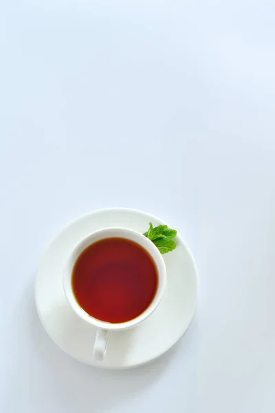 Eine Kleine Tasse Tee Mit Minze — Stockfoto