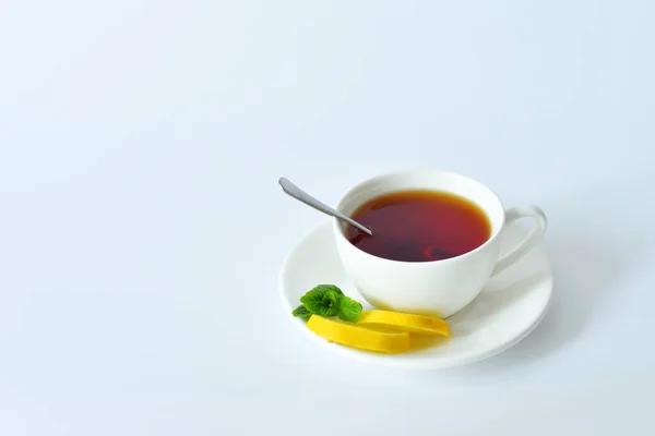 Una Pequeña Taza Con Menta Limón — Foto de Stock