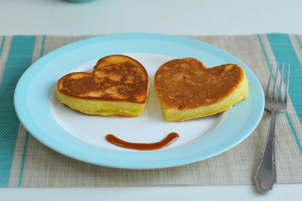 Two American Pancakes Blue Plate Healthy Breakfast Wooden Table Breakfast — Stock Photo, Image