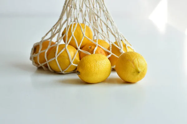 Bolsa Textil Malla Llena Limones Amarillos Compra Alimentos Sin Desperdicios — Foto de Stock
