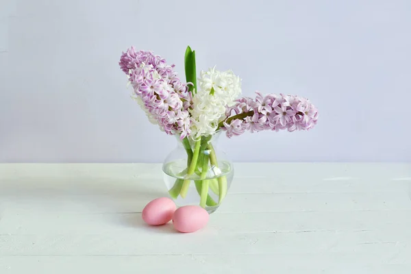 Påsk Dekorationer Med Målade Ägg Med Hyacint Pastell Färg Bakgrund — Stockfoto