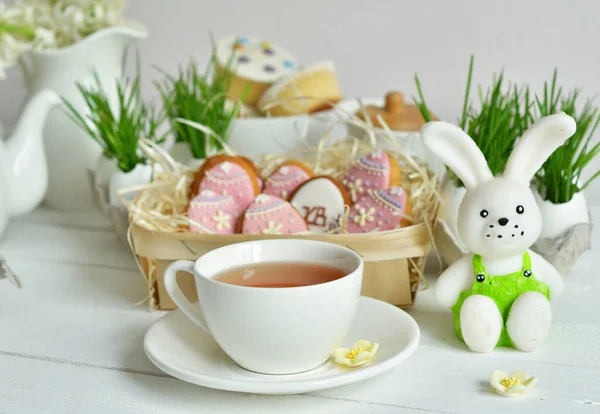 Gâteau Pâques Avec Fleurs Bouchon Thé Pain Épice Concept Petit — Photo