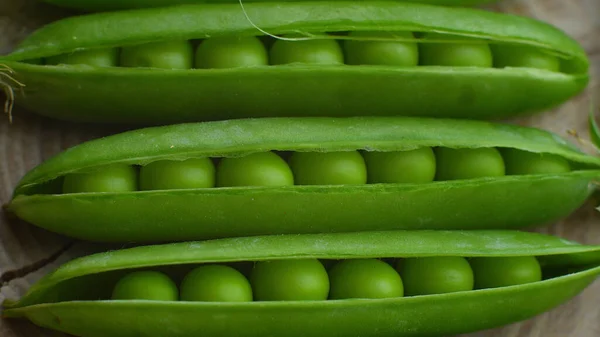 Neue Ernte Frischer Reifer Grüner Erbsen Hülsenfrüchte Grüne Erbsen Und — Stockfoto