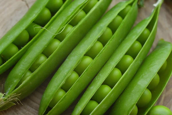 Neue Ernte Frischer Reifer Grüner Erbsen Hülsenfrüchte Grüne Erbsen Und — Stockfoto