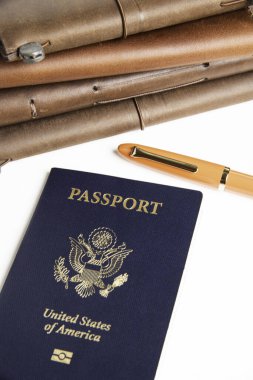 Deri Günlüğü ve Dolma Kalemi olan Amerikan pasaportu