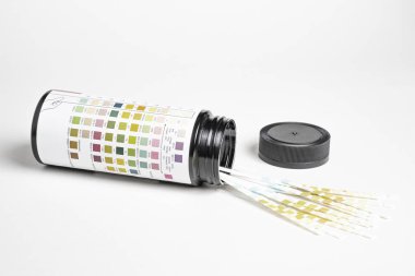 İdrar çözücü bantlı plastik kap.