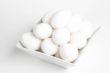 Beyaz Kare Kasesinde Taze Beyaz Yumurtalar