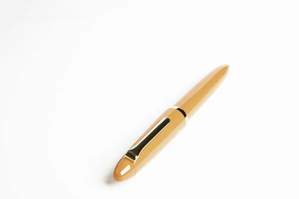 Un stylo plume orange — Photo